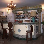 ラ リヴァ ホテル 3*