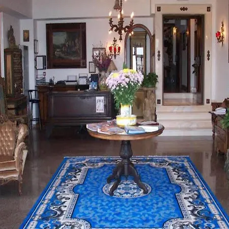 Otel La Riva Giardini Naxos