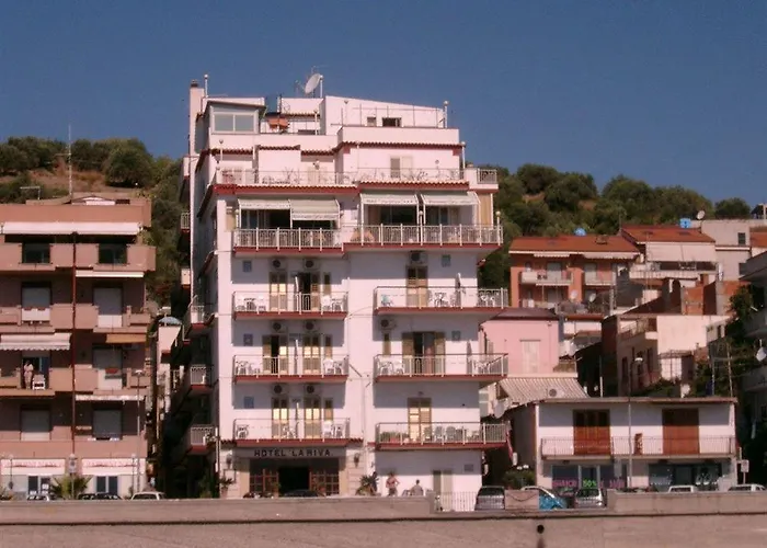 فندق La Riva جيارديني ناكسوس