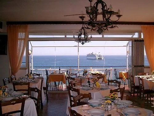 La Riva جيارديني ناكسوس